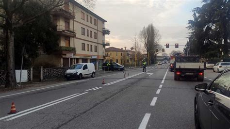 Tragedia in piazza 92enne travolto e ucciso da un furgone。